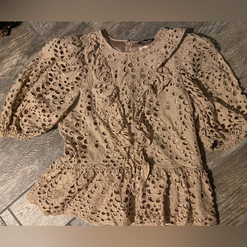 Express eyelet detailing with zipper back size XL